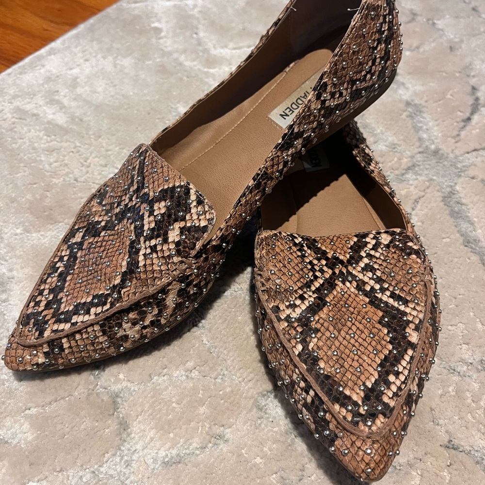 Steve Madden Tan and Black Textured Flats